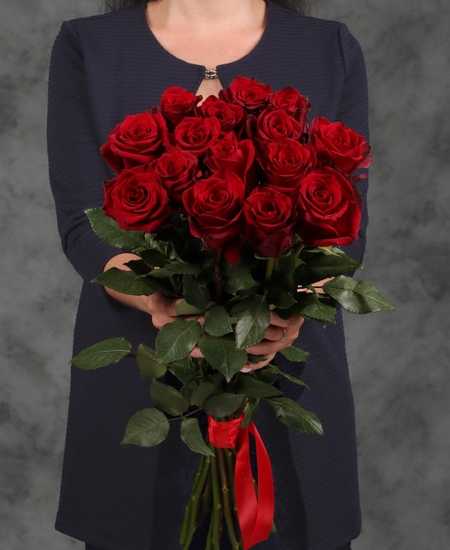15 красных роз (90 см)