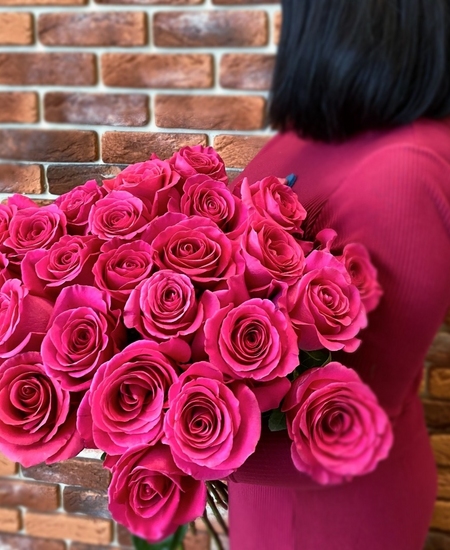 Букет из 25 розовых роз 70 см
