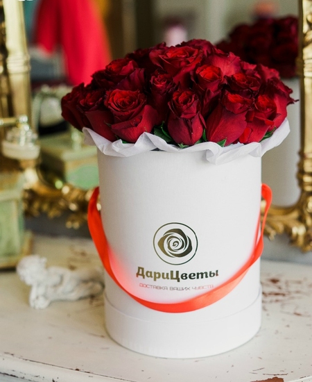 Букет «Amore» в шляпной коробке из 25 красных роз