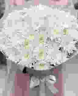 Букет из 15 белых кустовых хризантем