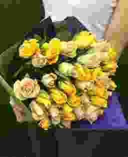 Букет 35 бежево-желтых роз