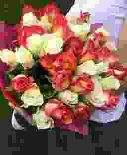 Букет 35 оранжево-белых роз