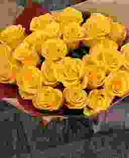 21 желтая роза (40 см)