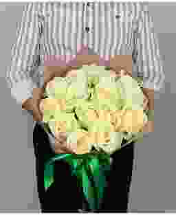 15 белых роз Россия (70 см)