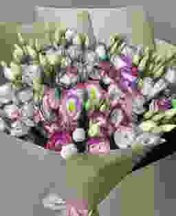 Букет из 25 розовых лизиантусов