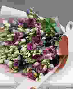 Букет из 75 розовых лизиантусов