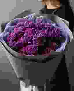 Букет из 25 фиолетовых гвоздик