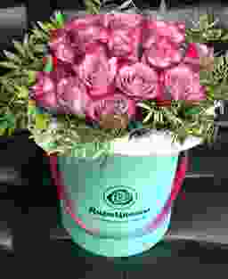 Букет «Amore» в шляпной коробке из 21 розовой розы