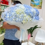Букеты с гортензиями с доставкой в Челябинске смотрите на нашем сайте Дари Цветы