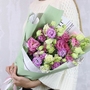 Букеты с лизиантусами с доставкой в Челябинске смотрите на нашем сайте Дари Цветы