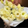 Букеты с лизиантусами с доставкой в Челябинске смотрите на нашем сайте Дари Цветы


