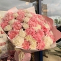 Букеты с гвоздиками с доставкой в Челябинске смотрите на нашем сайте Дари Цветы