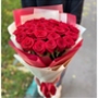 Букет из 25 красных роз 70 см с доставкой в Челябинске смотрите на нашем сайте Дари Цветы