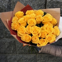 21 желтая роза (40 см)