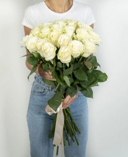 25 белых роз Россия (70 см)
