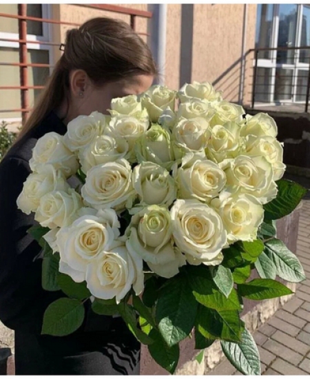 31 белая роза Россия (70 см)
