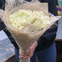 21 белая роза (60 см)