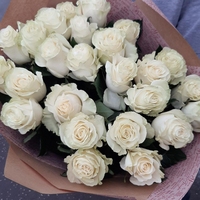 21 белая роза (80 см)