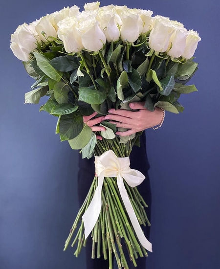 Букет 101 белая роза 80 см