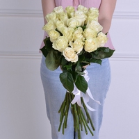 Букет из 21 белой розы 70 см