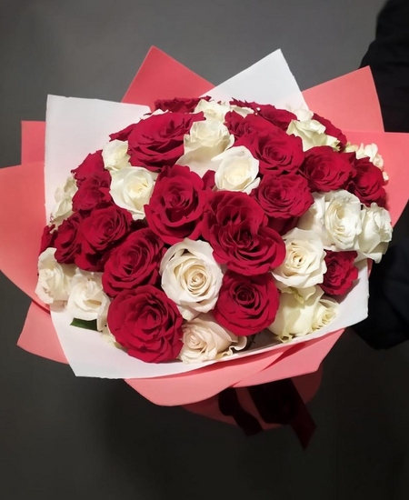45 красно-белых роз Эквадор 40 см