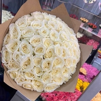 55 белых роз Эквадор 50 см