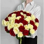 Букеты из 55 роз 50 см с доставкой в Челябинске смотрите на нашем сайте Дари Цветы