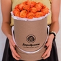 Букет «Amore» в шляпной коробке из 25 оранжевых роз