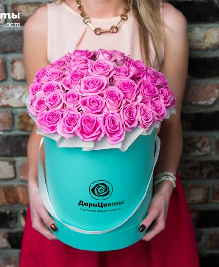 Букет «Amore» в шляпной коробке из 51 розовой розы