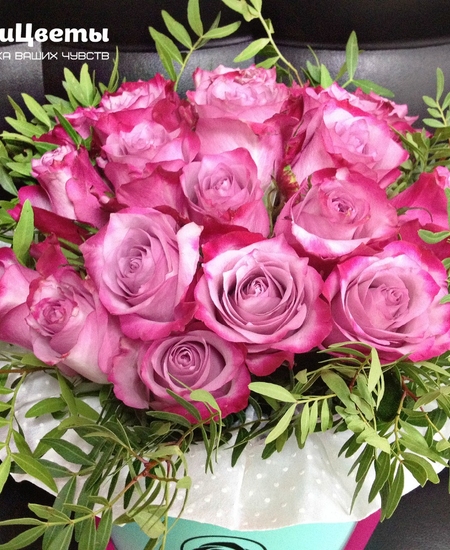 Букет «Amore» в шляпной коробке из 21 розовой розы