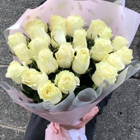 25 белых роз (50 см)