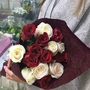 Смотрите все букеты из 15 роз на нашем сайте