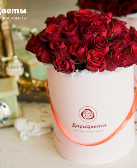 Букет «Amore» в шляпной коробке из 35 роз
