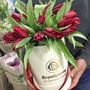 Букет «Amore» в коробке из 19 тюльпанов