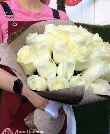 25 белых роз (40 см)