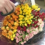 Купить кустовые розы с доставкой вы можете на нашем сайте, заходите