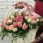 Шикарные корзинки разноцветных роз с доставкой. Загляни на наш сайт!
