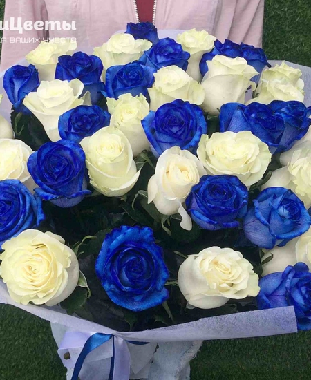 39 сине-белых роз (60 см)