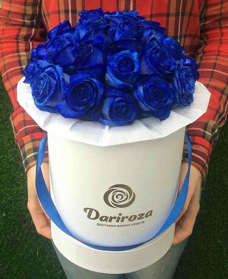 Букет «Amore» в шляпной коробке из 25 синих роз