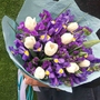 Букет цветов из ирисов и тюльпанов с доставкой