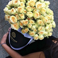 Букет «Amore» из 29 кустовых бежевых роз