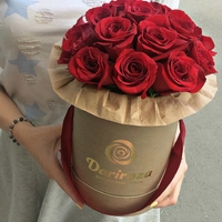 Букет «Amore» в шляпной коробке из 17 красных роз