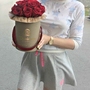 Букет «Amore» в шляпной коробке из 17 красных роз