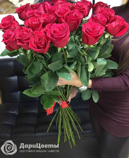 Букет 25 роз (80 см)