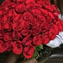 Огромные и пышные букеты из 101 розы смотрите на нашем сайте, заказывайте с доставкой