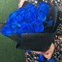 Синие розы и букеты из них смотрите на нашем сайте Дари Цветы