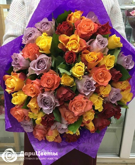Букет 51 разноцветных роз 