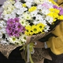 Букеты из кустовой хризантемы в Челябинске от студии салона цвета цветов Дари Цветы. Закажи на сайте