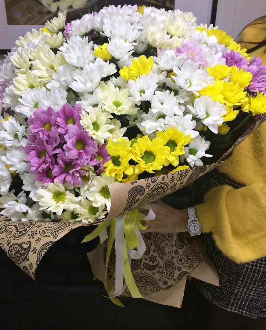 Букет из 55 хризантем заказать с доставкой в Челябинске - салон «Дари Цветы»