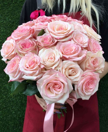 25 нежно-розовых роз (40 см)